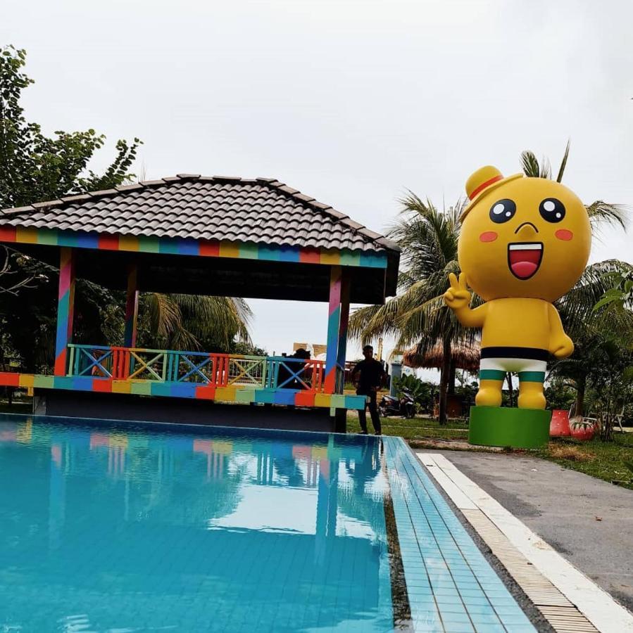 Alia Residence Business Resort Padang Mat Sirat Exteriör bild