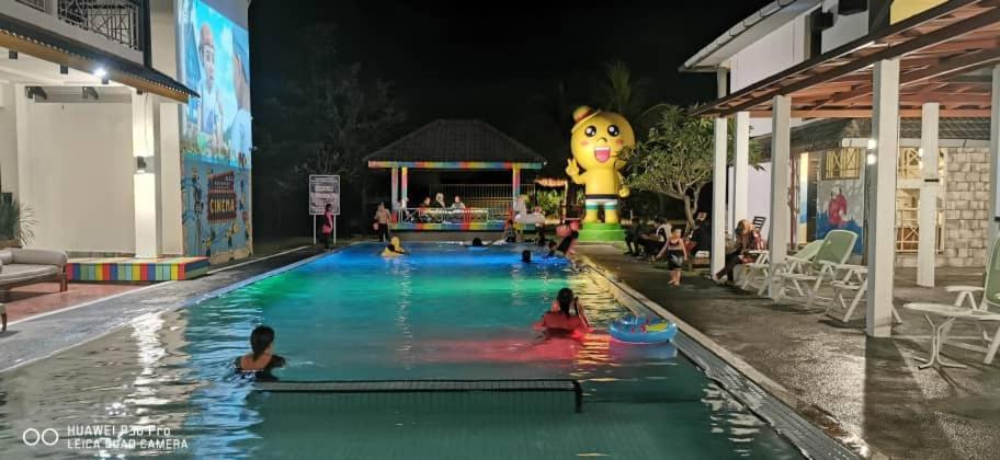 Alia Residence Business Resort Padang Mat Sirat Exteriör bild