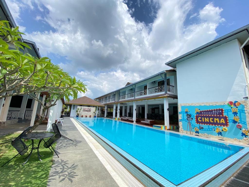 Alia Residence Business Resort Padang Mat Sirat Exteriör bild