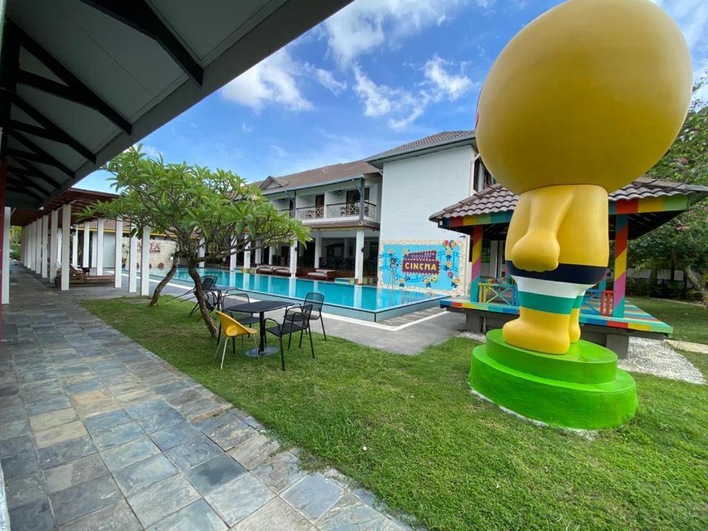Alia Residence Business Resort Padang Mat Sirat Exteriör bild