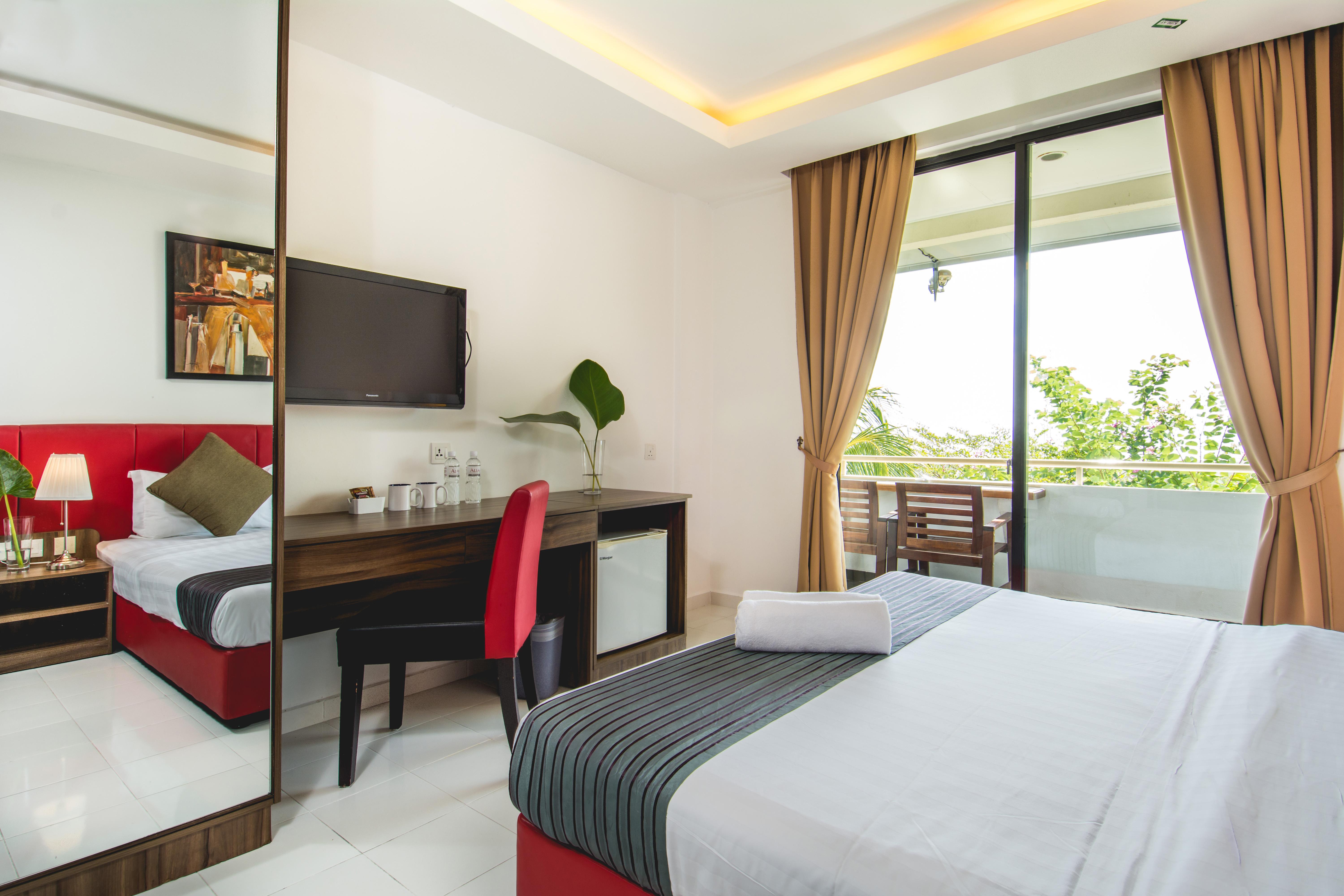 Alia Residence Business Resort Padang Mat Sirat Exteriör bild