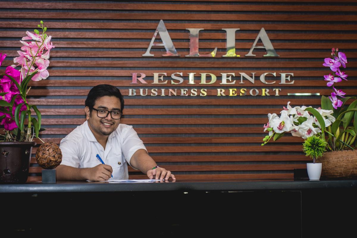 Alia Residence Business Resort Padang Mat Sirat Exteriör bild
