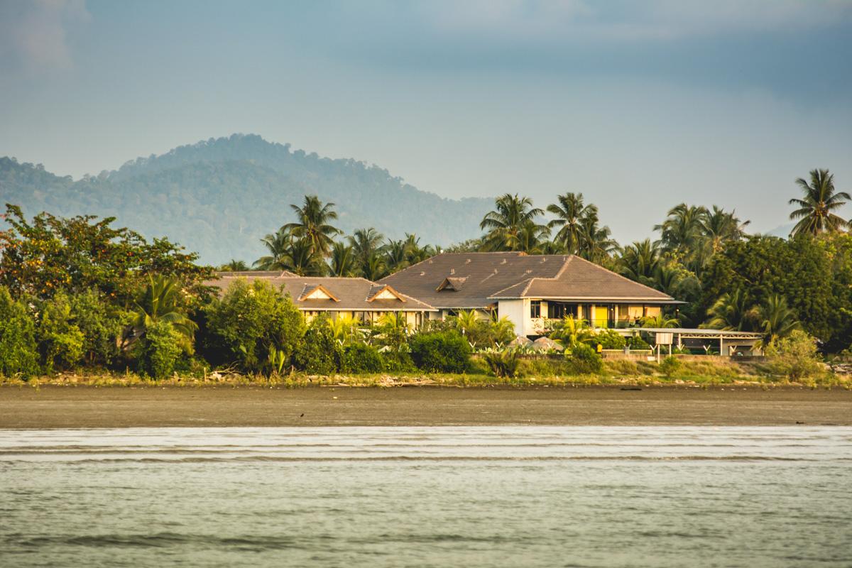 Alia Residence Business Resort Padang Mat Sirat Exteriör bild