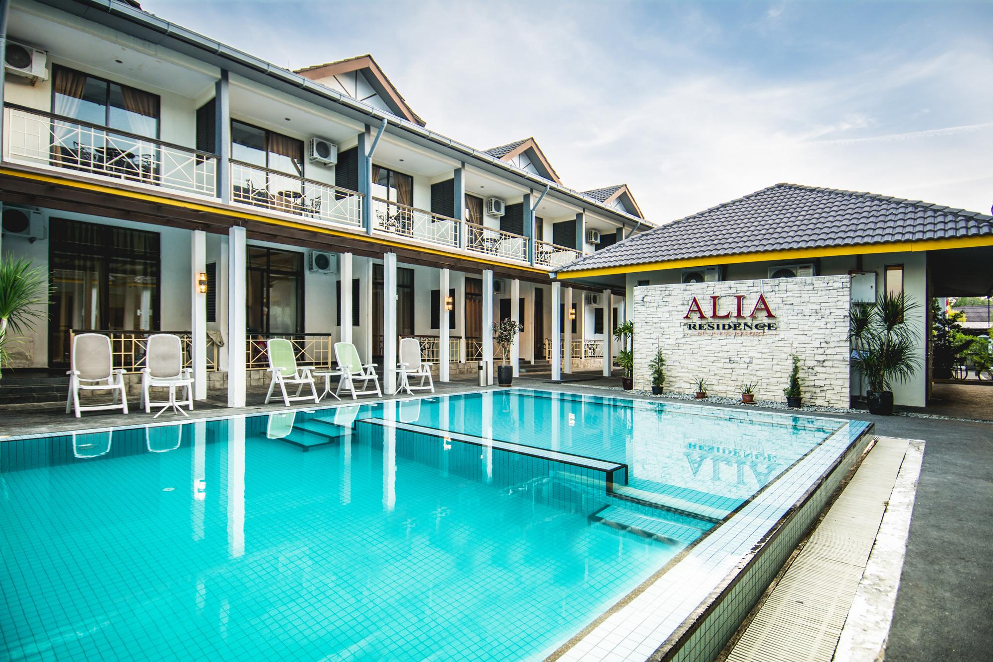 Alia Residence Business Resort Padang Mat Sirat Exteriör bild