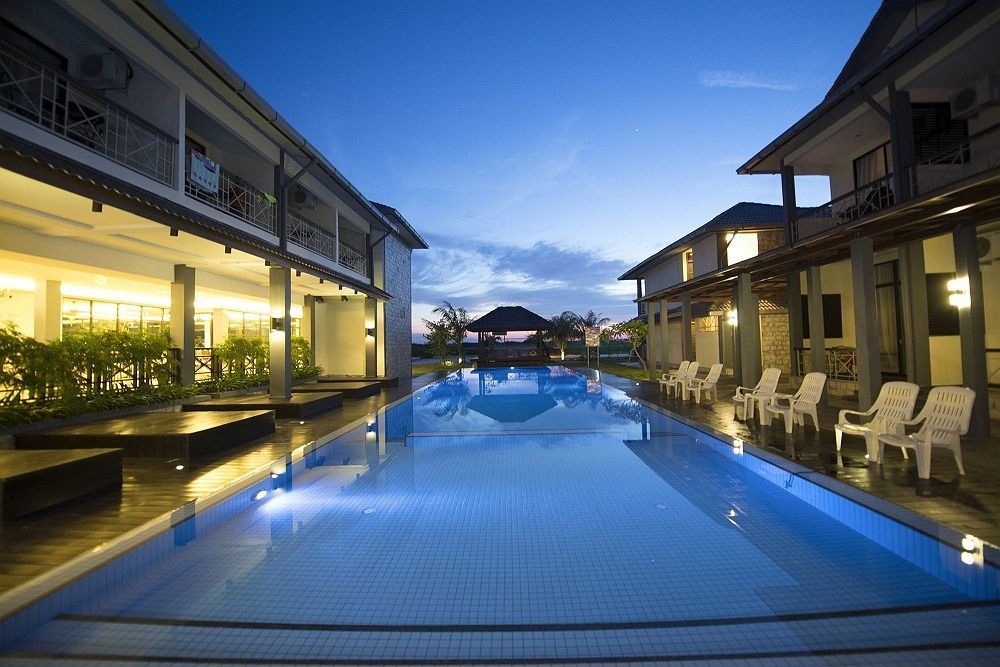 Alia Residence Business Resort Padang Mat Sirat Exteriör bild