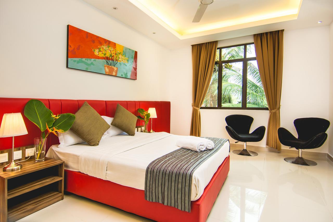 Alia Residence Business Resort Padang Mat Sirat Exteriör bild