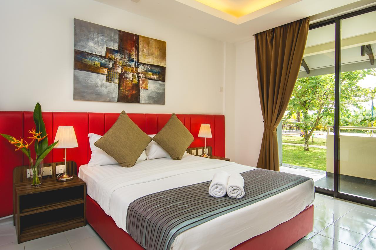Alia Residence Business Resort Padang Mat Sirat Exteriör bild