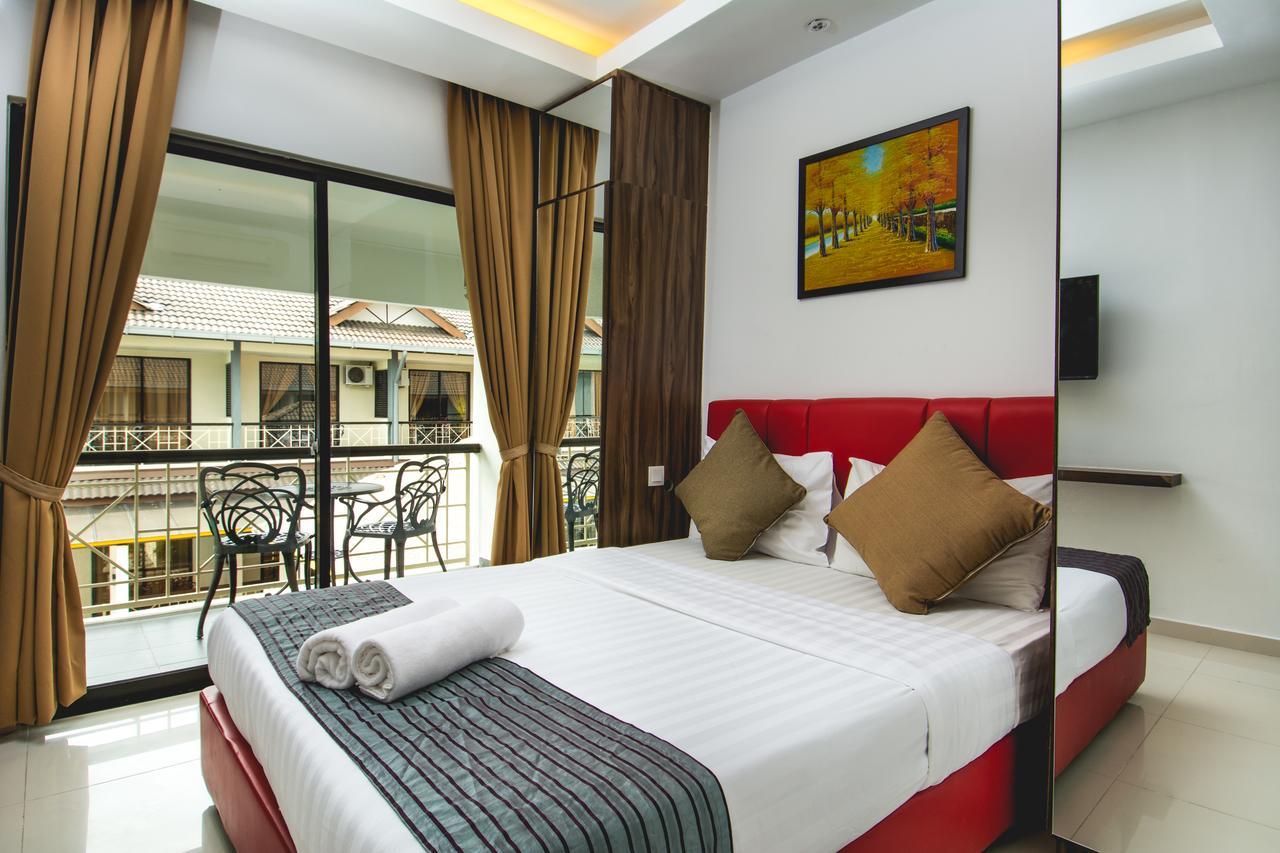 Alia Residence Business Resort Padang Mat Sirat Exteriör bild