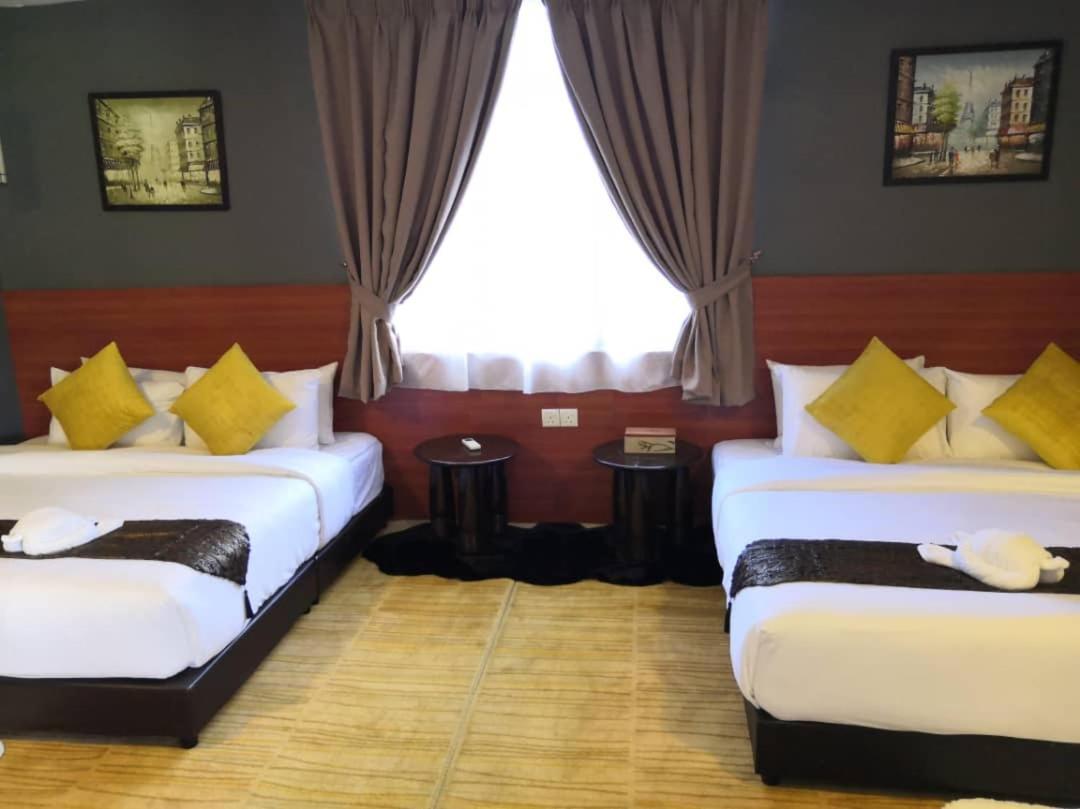 Alia Residence Business Resort Padang Mat Sirat Exteriör bild