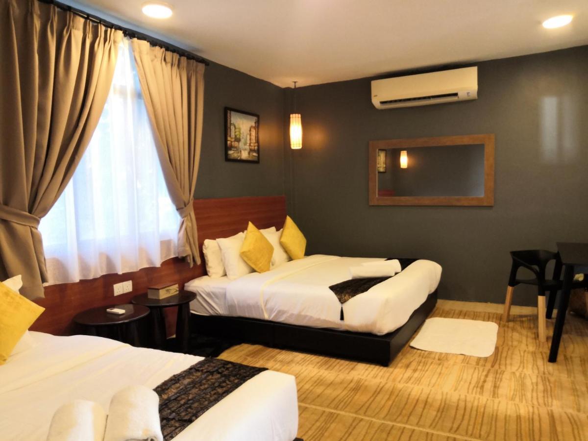 Alia Residence Business Resort Padang Mat Sirat Exteriör bild