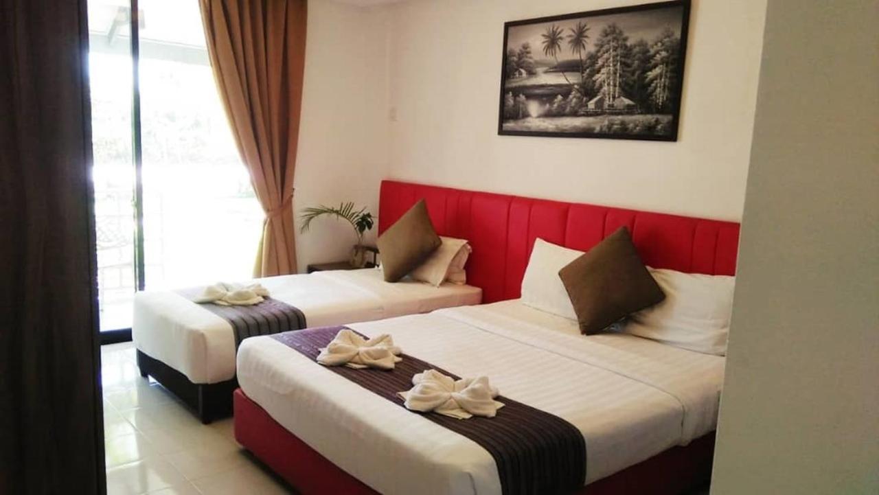 Alia Residence Business Resort Padang Mat Sirat Exteriör bild