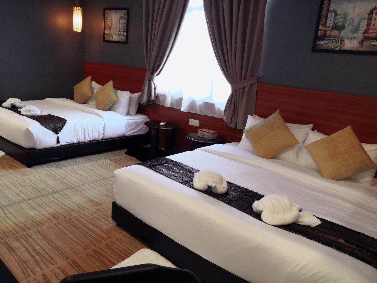 Alia Residence Business Resort Padang Mat Sirat Exteriör bild