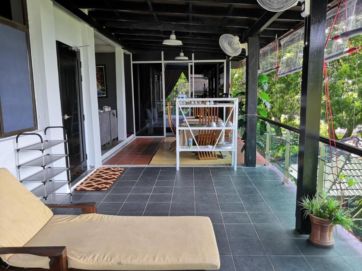 Alia Residence Business Resort Padang Mat Sirat Exteriör bild