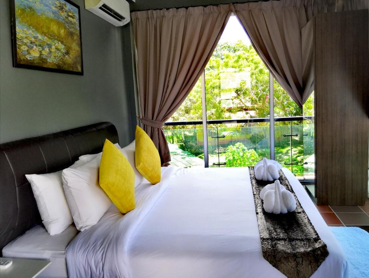 Alia Residence Business Resort Padang Mat Sirat Exteriör bild